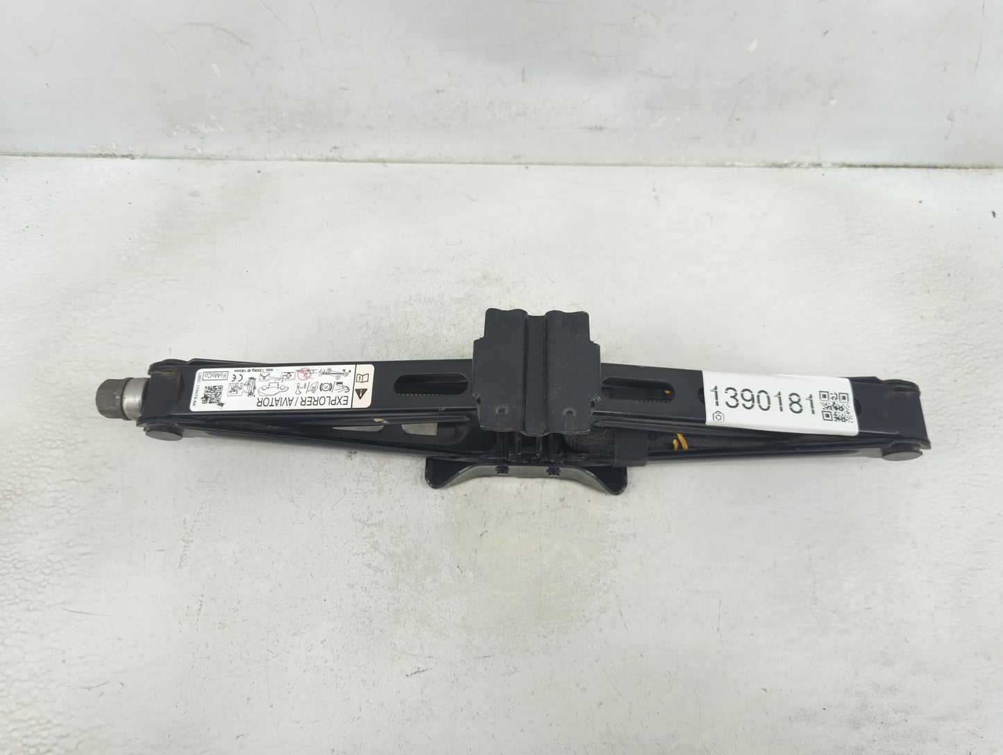 2023 Ford Explorer Spare Scissor Car Jack - Oemusedautoparts1.com