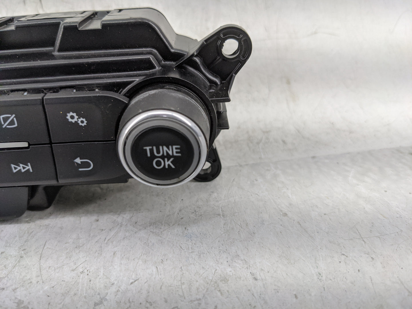 2023 Ford Explorer Radio AM FM Cd Player Receiver Replacement Fits OEM Used Auto Parts - Oemusedautoparts1.com