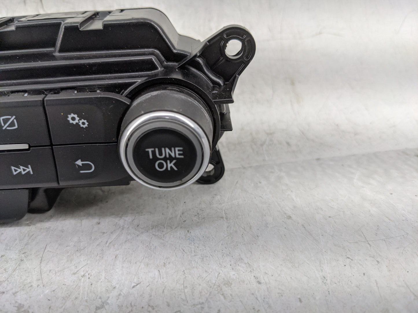 2023 Ford Explorer Radio AM FM Cd Player Receiver Replacement Fits OEM Used Auto Parts - Oemusedautoparts1.com