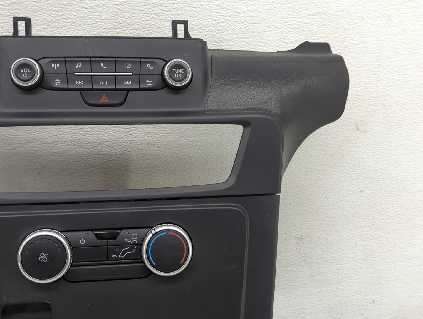 2023 Ford Explorer Radio Control Panel - Oemusedautoparts1.com
