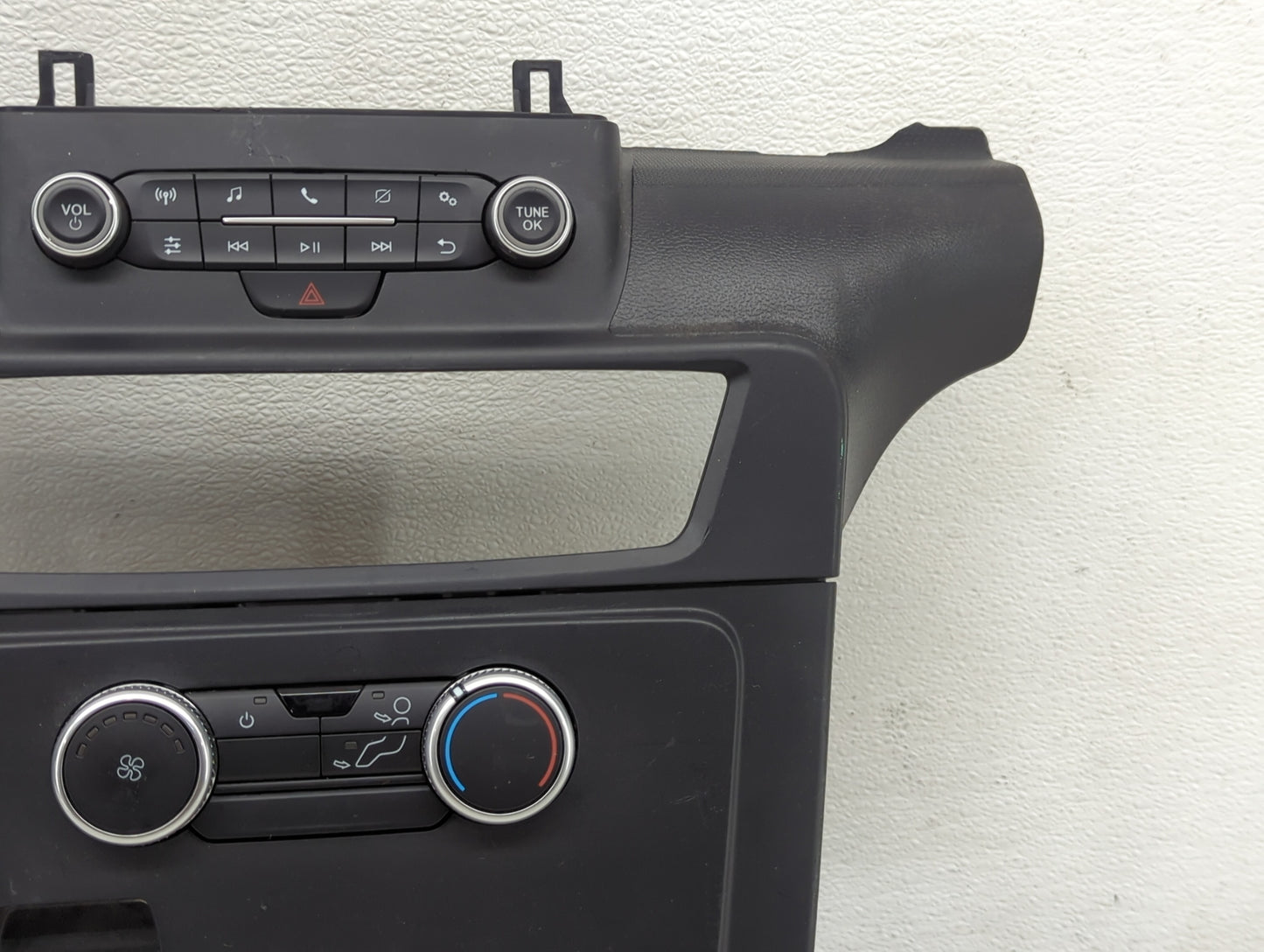 2023 Ford Explorer Radio Control Panel - Oemusedautoparts1.com