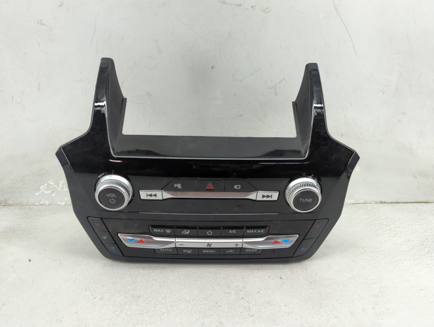 2023 Ford Explorer Climate Control Module Temperature AC/Heater Replacement P/N:LB5T-18K811-CK Fits OEM Used Auto Parts - Oe