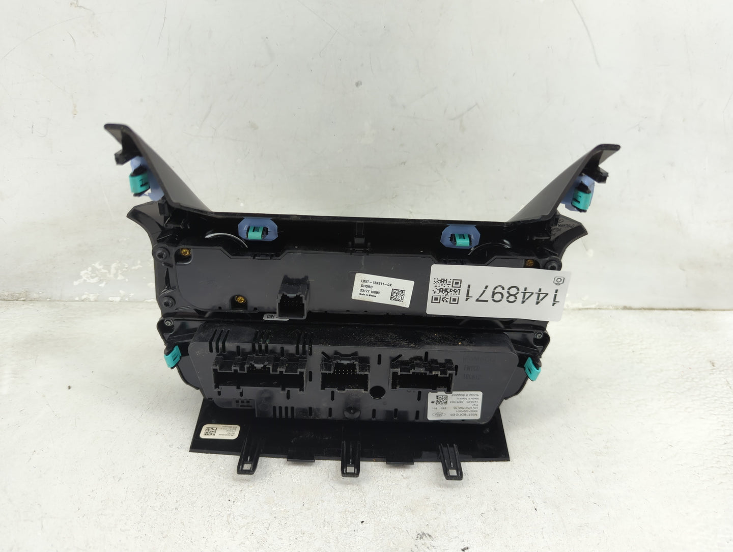 2023 Ford Explorer Climate Control Module Temperature AC/Heater Replacement P/N:LB5T-18K811-CK Fits OEM Used Auto Parts - Oe