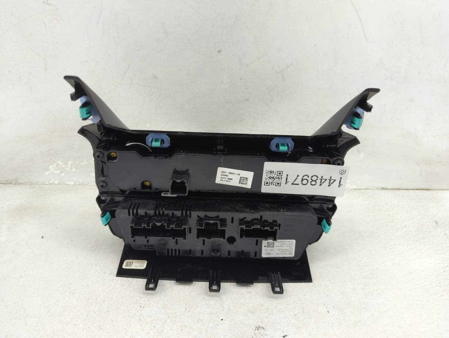 2023 Ford Explorer Climate Control Module Temperature AC/Heater Replacement P/N:LB5T-18K811-CK Fits OEM Used Auto Parts - Oe