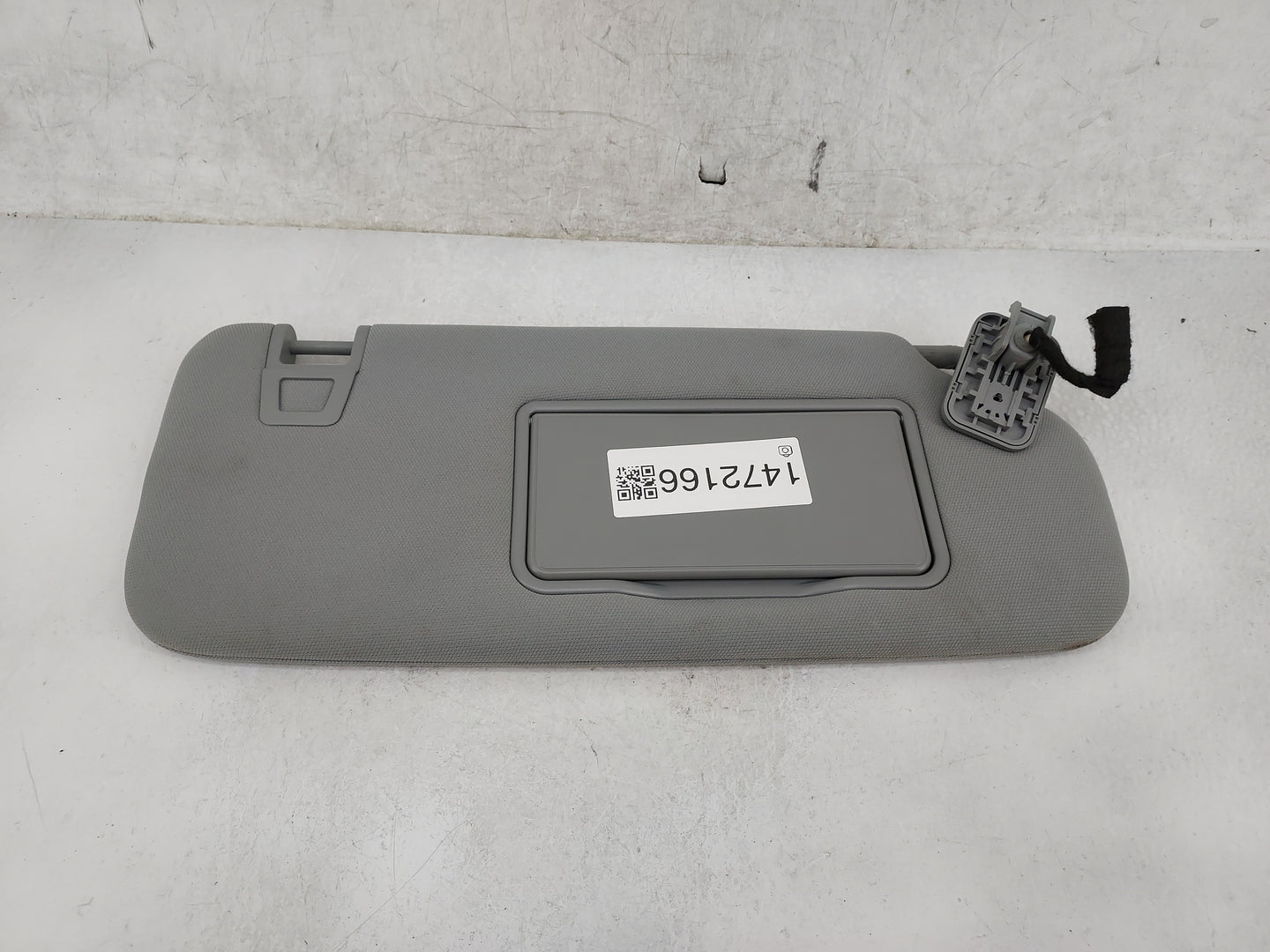 2023 Ford Explorer Sun Visor Shade Replacement Passenger Right Mirror Fits OEM Used Auto Parts - Oemusedautoparts1.com