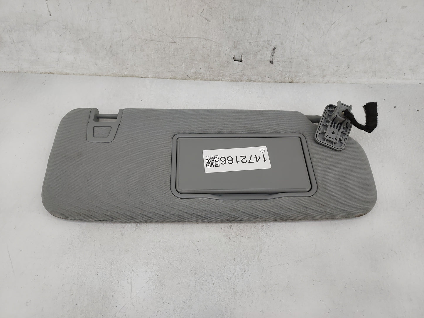2023 Ford Explorer Sun Visor Shade Replacement Passenger Right Mirror Fits OEM Used Auto Parts - Oemusedautoparts1.com