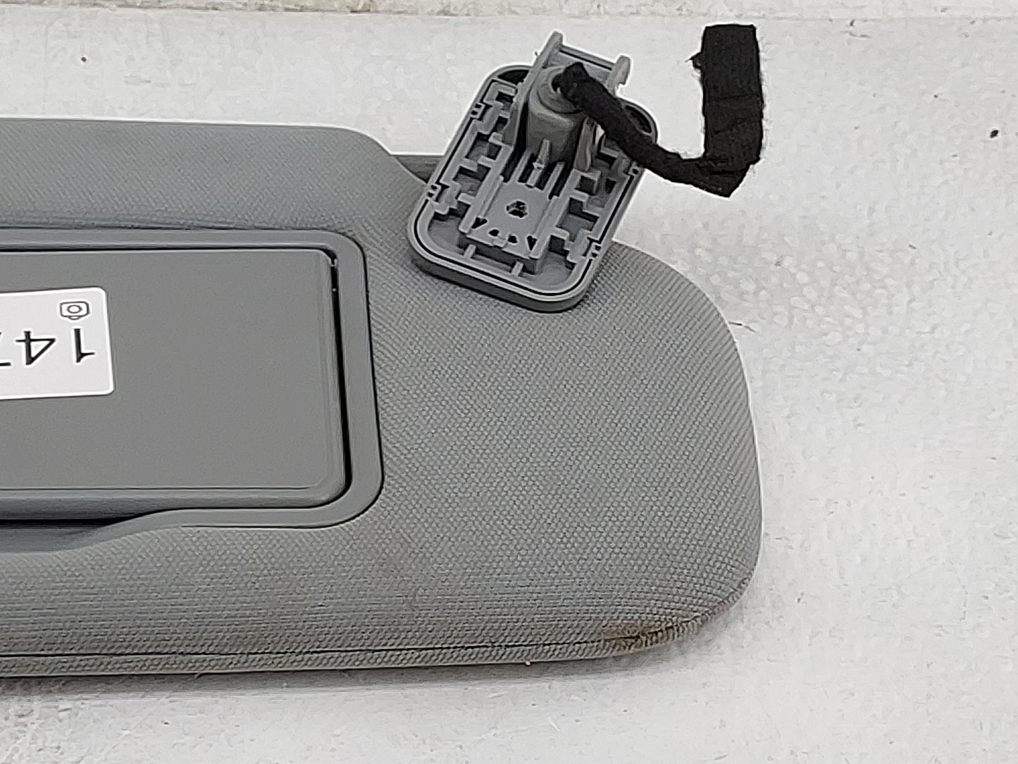 2023 Ford Explorer Sun Visor Shade Replacement Passenger Right Mirror Fits OEM Used Auto Parts - Oemusedautoparts1.com