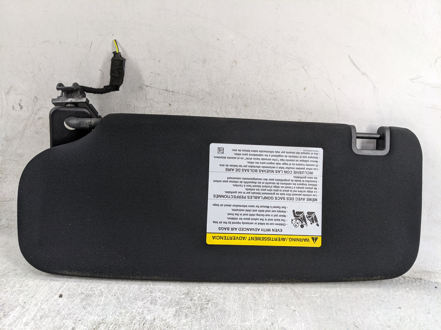 2023 Ford Explorer Sun Visor Shade Replacement Passenger Right Mirror Fits OEM Used Auto Parts - Oemusedautoparts1.com