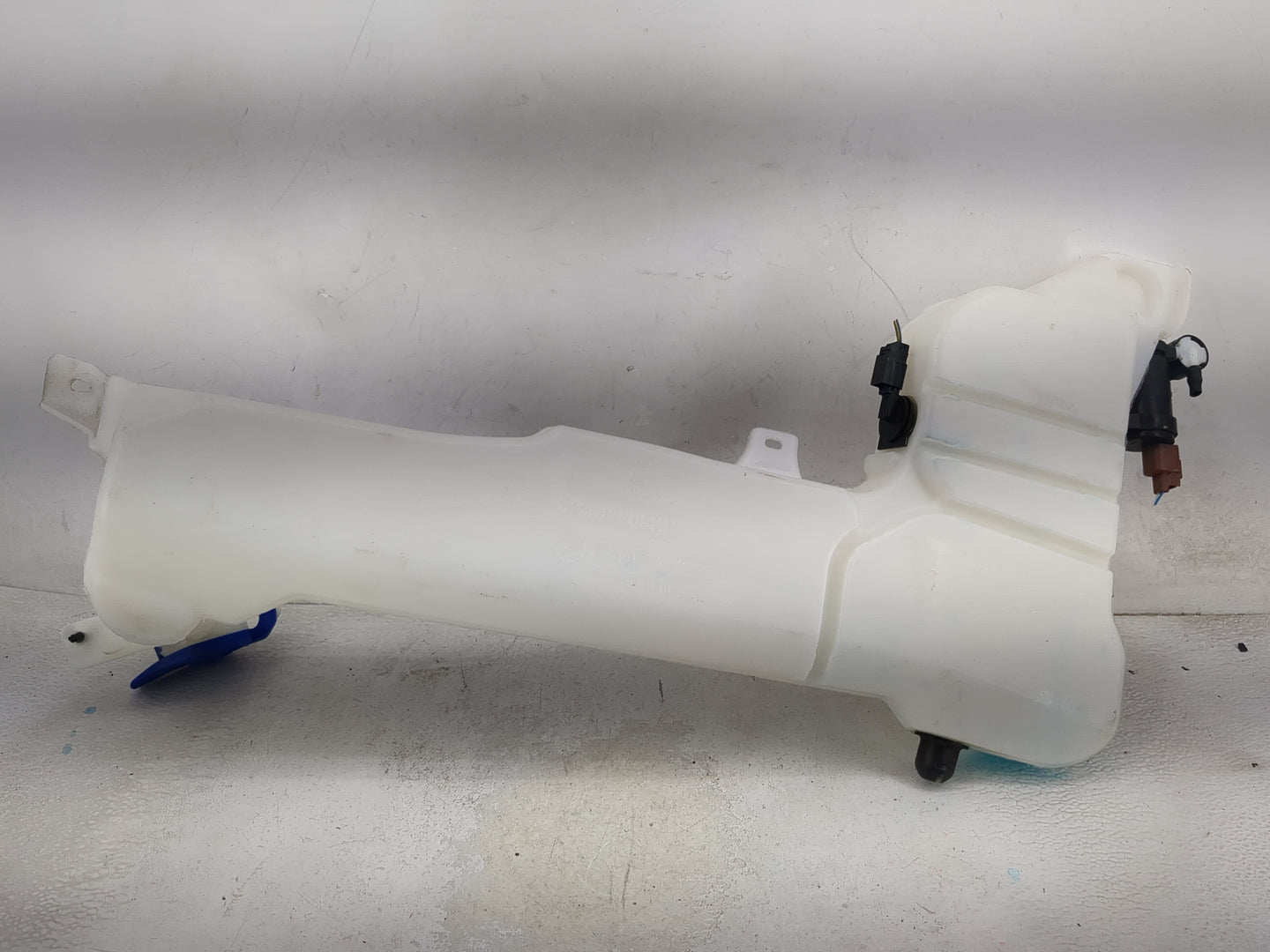 2023 Ford Explorer Windshield Washer Fluid Reservoir Bottle Oem - Oemusedautoparts1.com