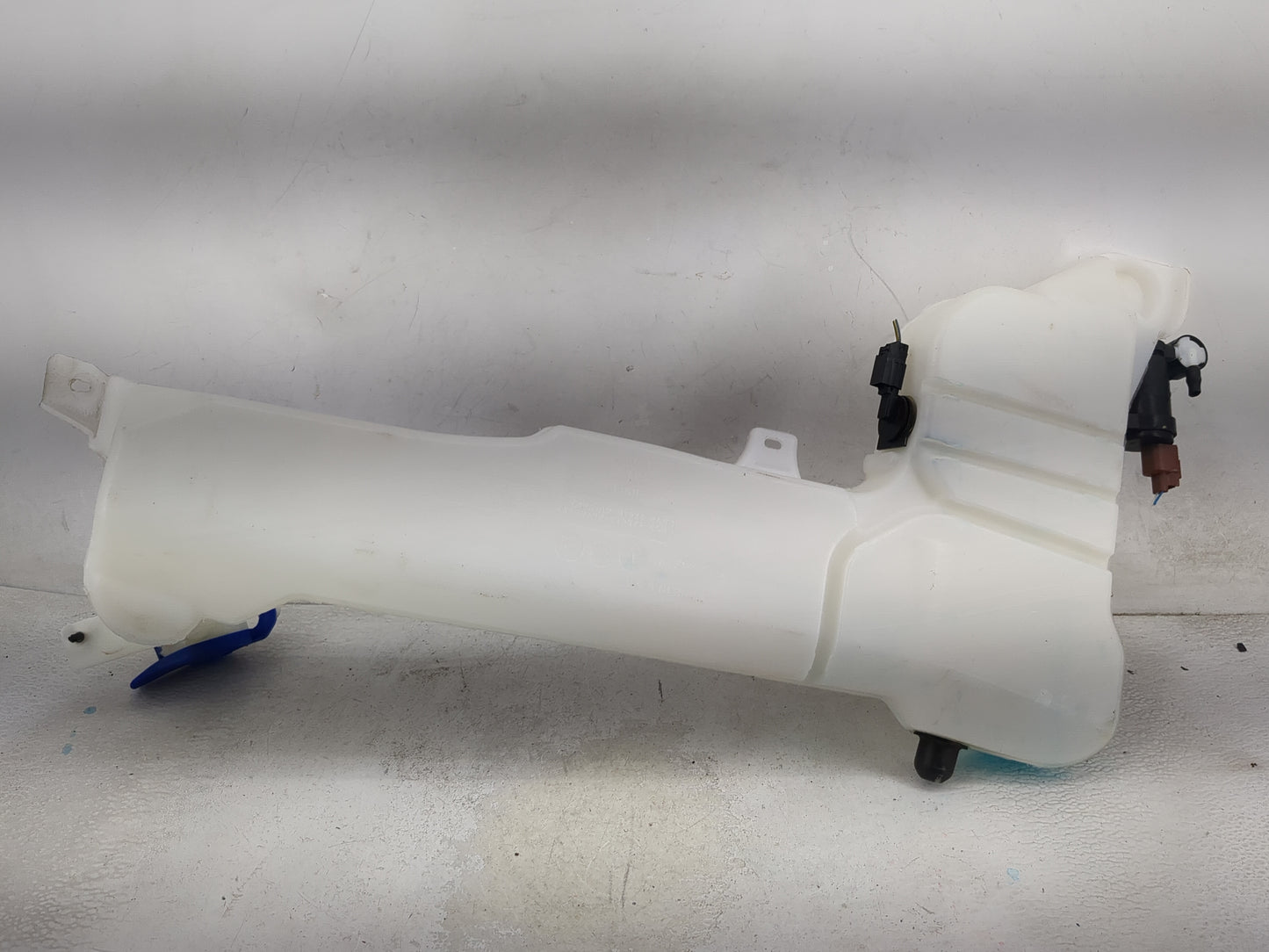 2023 Ford Explorer Windshield Washer Fluid Reservoir Bottle Oem - Oemusedautoparts1.com