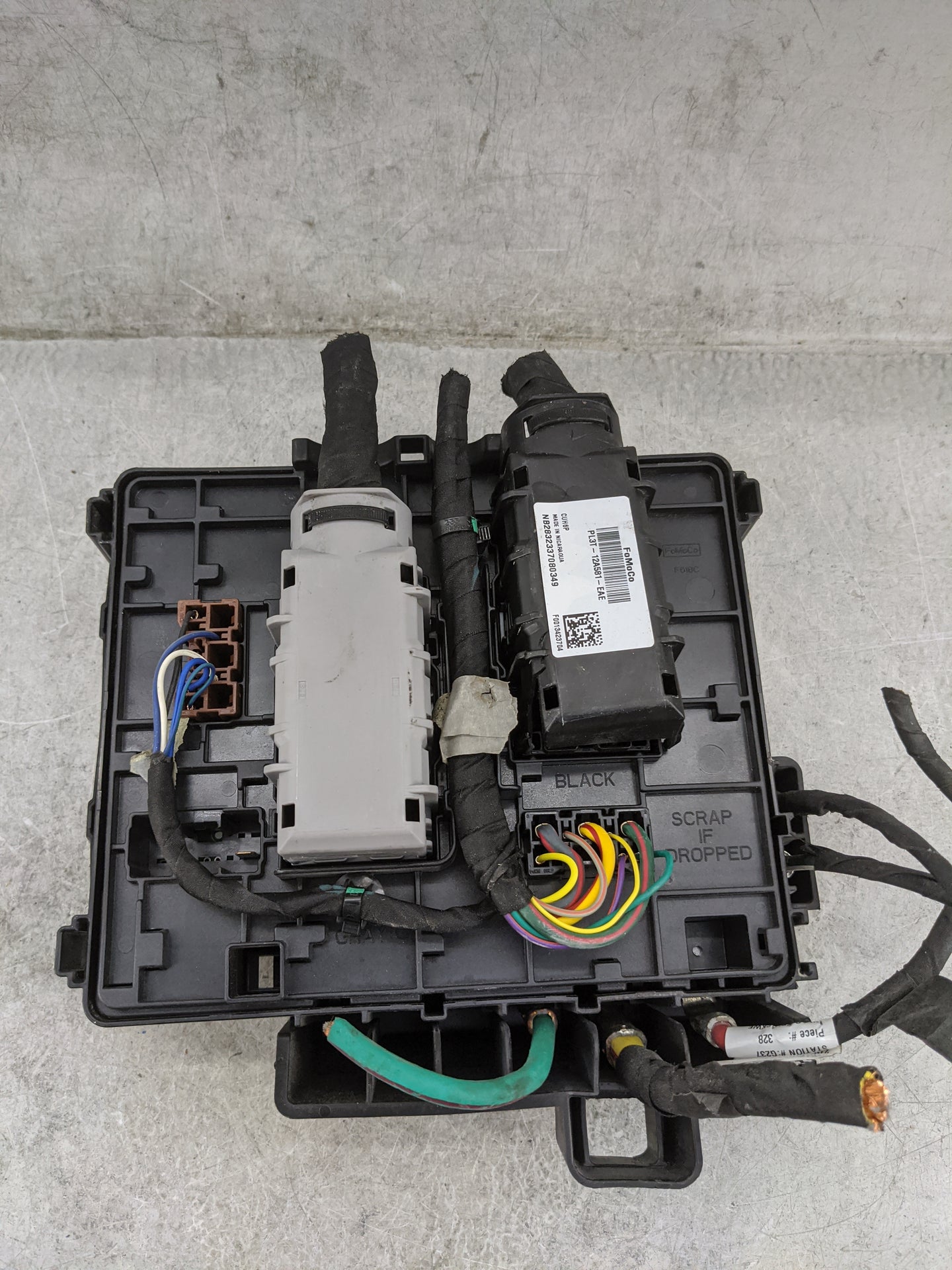 2021-2022 Ford F-150 Fusebox Fuse Box Panel Relay Module P/N:PL3T-12A581-EAE ML3T-14D096-V0 Fits Fits 2021 2022 OEM Used Aut