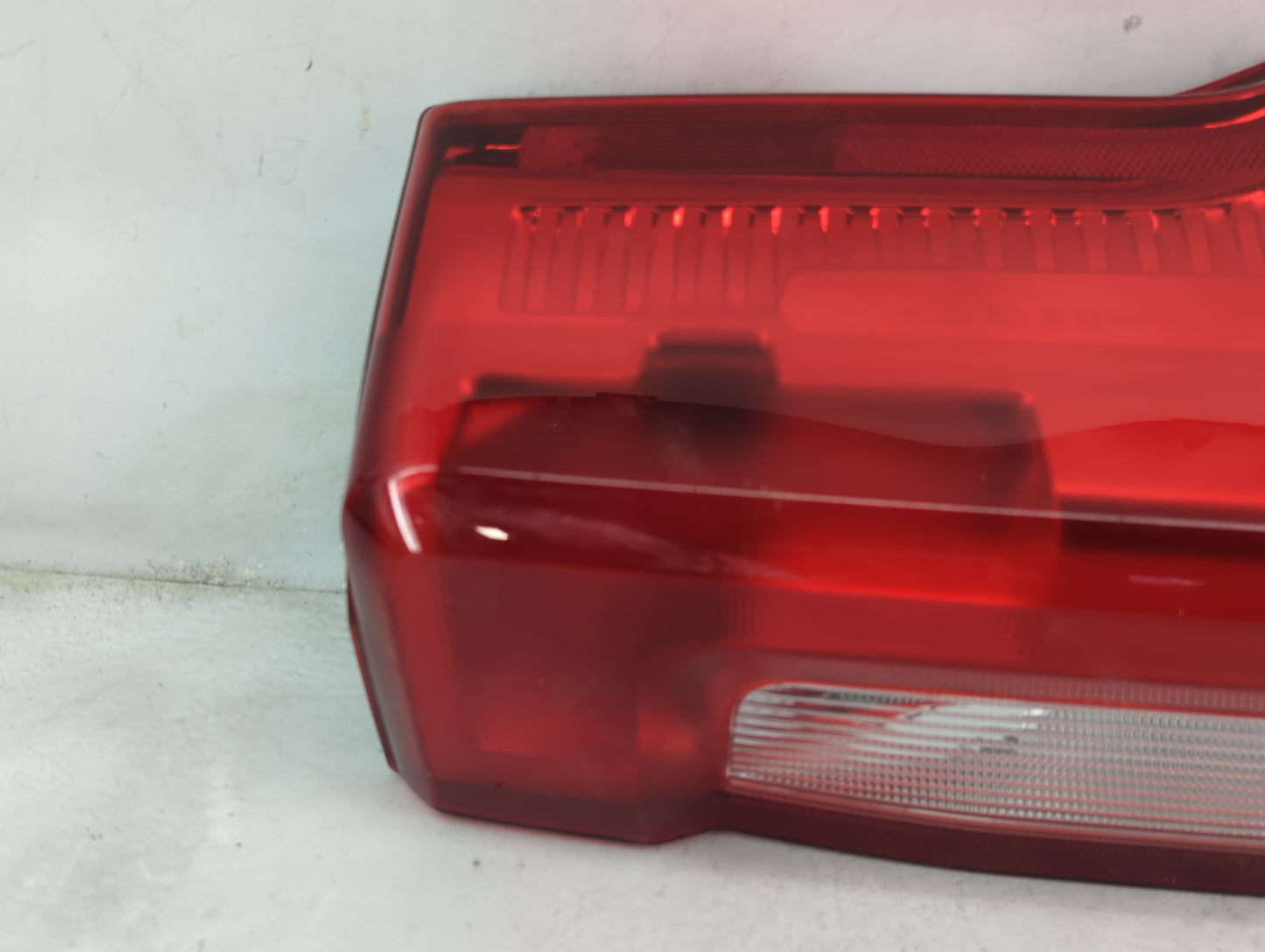 2023 Ford F-250 Super Duty Tail Light Assembly Driver Left OEM P/N:PC3B13B505AF PC3B-13B505-AF Fits OEM Used Auto Parts - Oe
