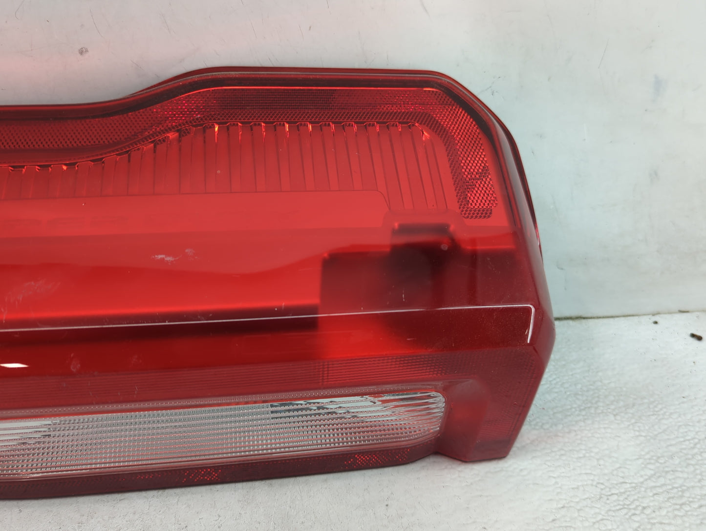 2023 Ford F-250 Super Duty Tail Light Assembly Driver Left OEM P/N:PC3B13B505AF PC3B-13B505-AF Fits OEM Used Auto Parts - Oe