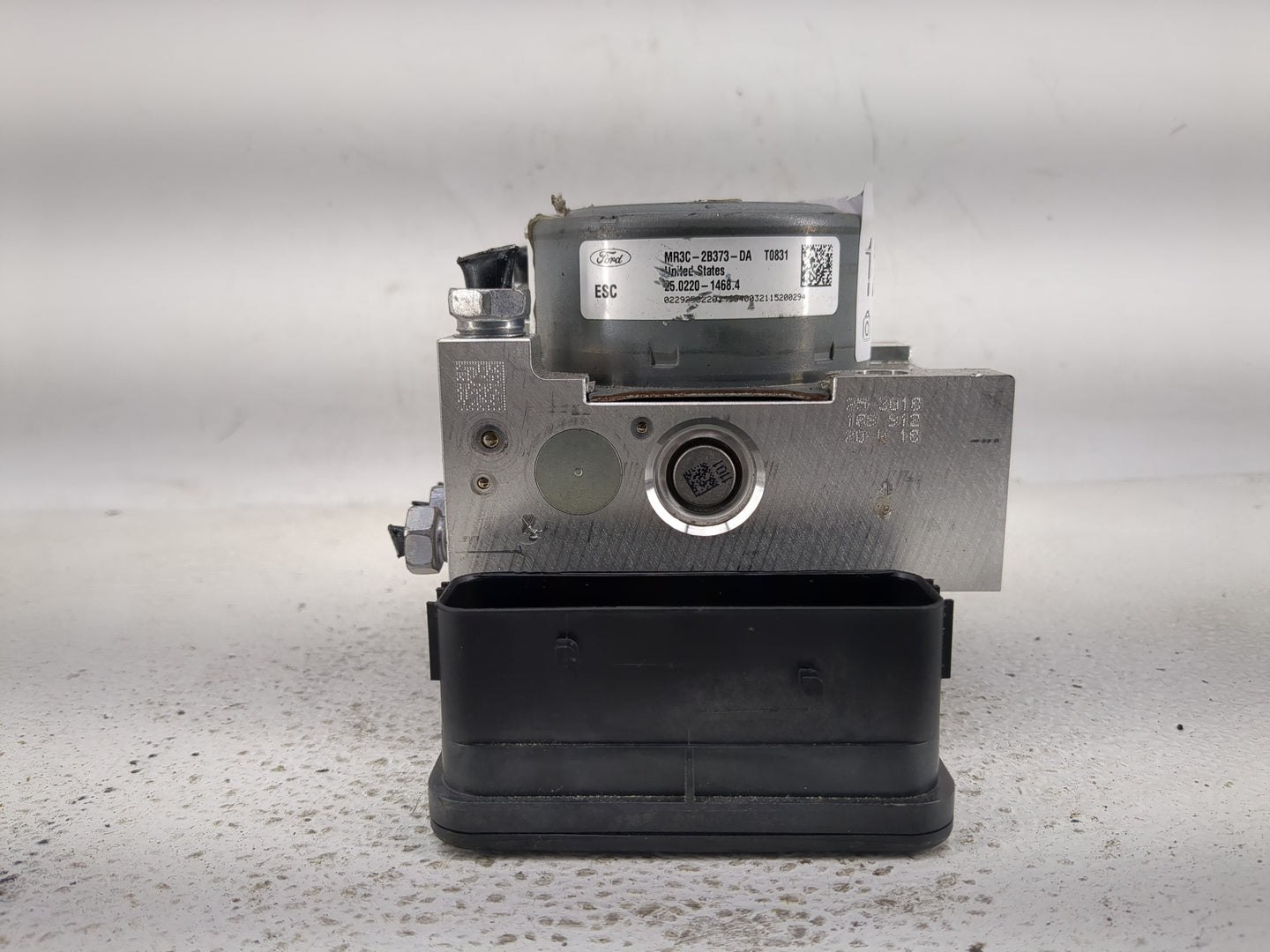 2019-2022 Ford Mustang ABS Pump Control Module Replacement P/N:MR3C-2B373-DA KR3C-2B373-AB Fits Fits 2019 2020 2021 2022 OEM