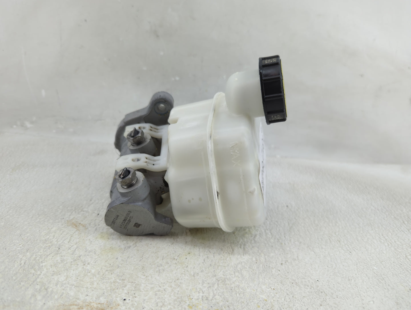 2015-2022 Ford Mustang Brake Master Cylinder - Oemusedautoparts1.com
