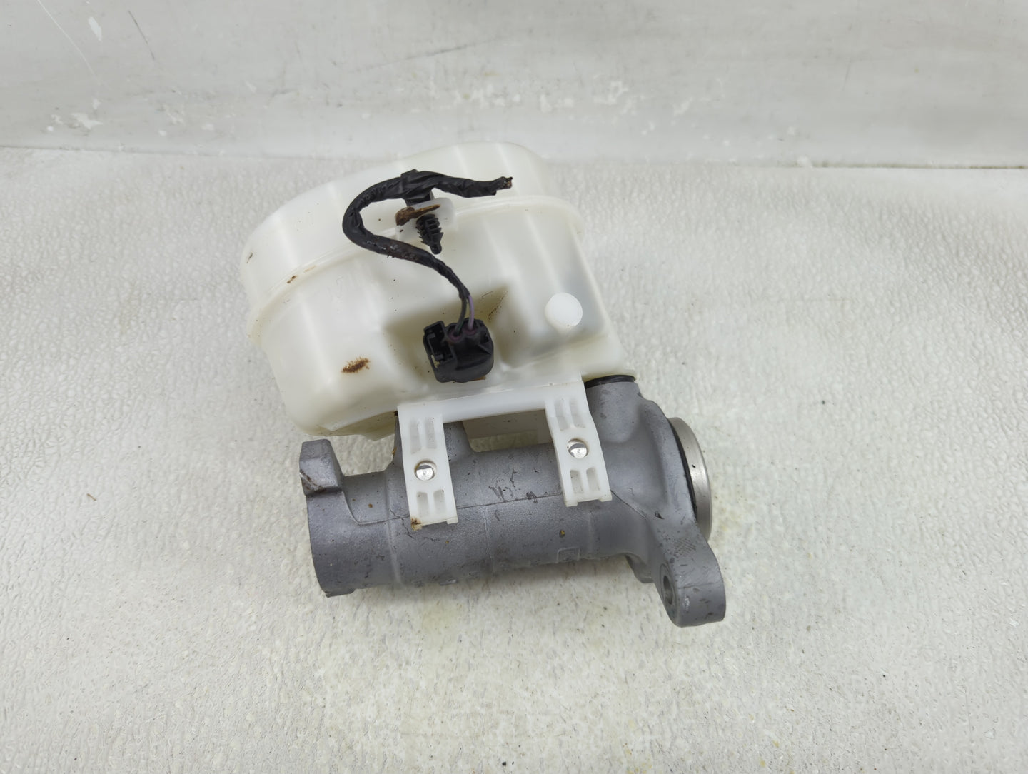 2015-2022 Ford Mustang Brake Master Cylinder - Oemusedautoparts1.com