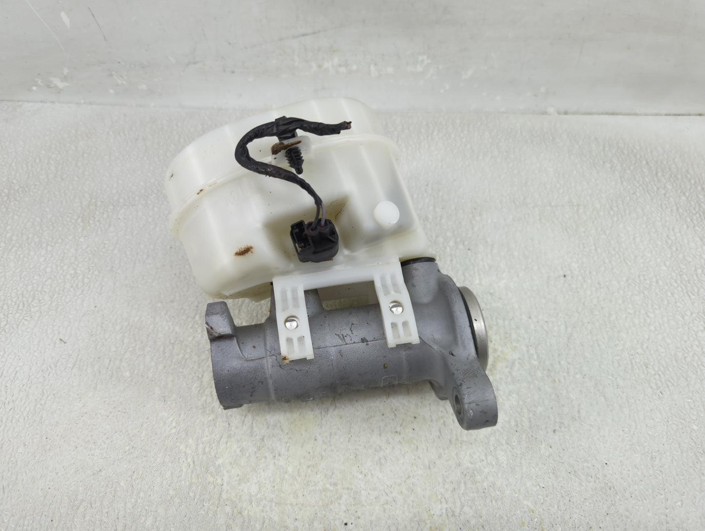 2015-2022 Ford Mustang Brake Master Cylinder - Oemusedautoparts1.com
