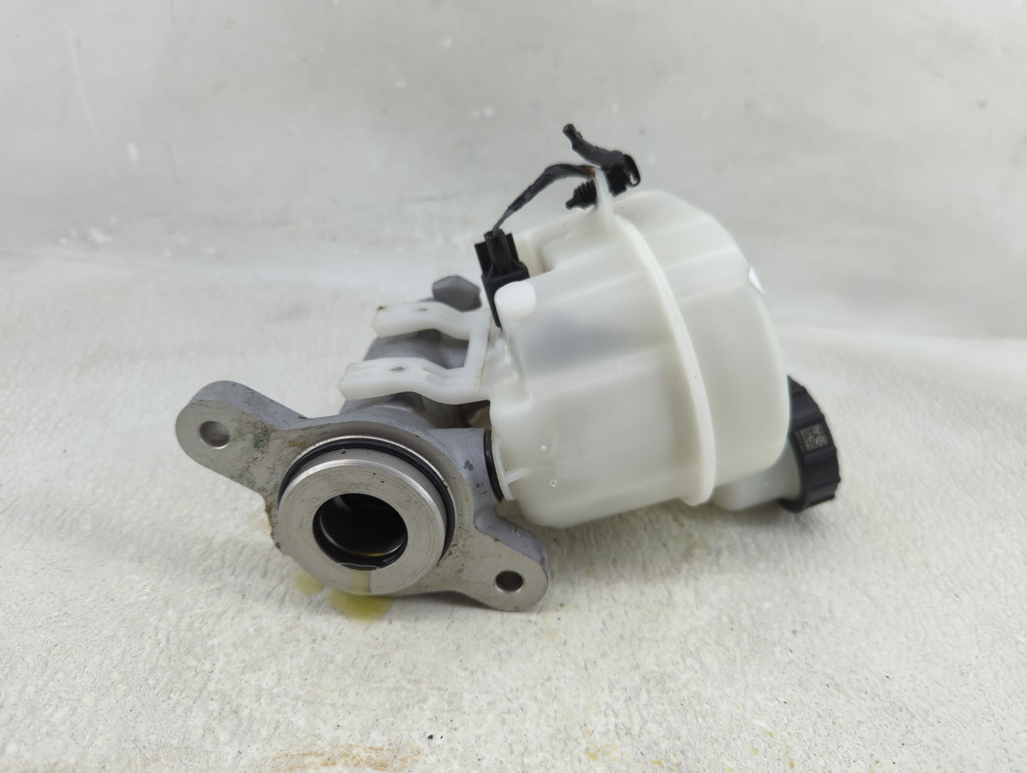 2015-2022 Ford Mustang Brake Master Cylinder - Oemusedautoparts1.com