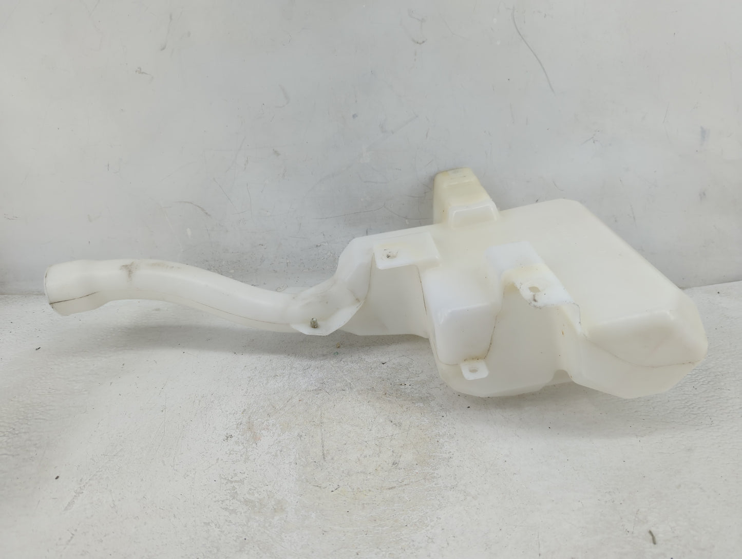 2021-2022 Ford Mustang Windshield Washer Fluid Reservoir Bottle Oem - Oemusedautoparts1.com