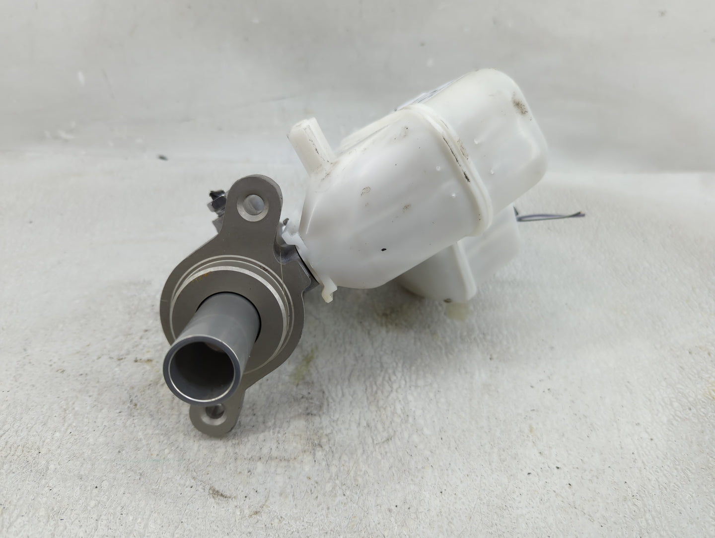 2019-2022 Ford Ranger Brake Master Cylinder 1276279 - Oemusedautoparts1.com