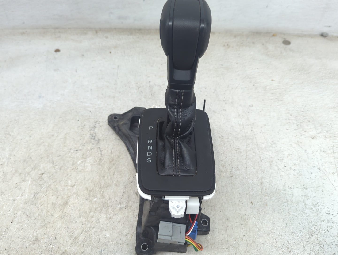 2023 Ford Ranger Floor Console Assembly Shifter Black - Oemusedautoparts1.com