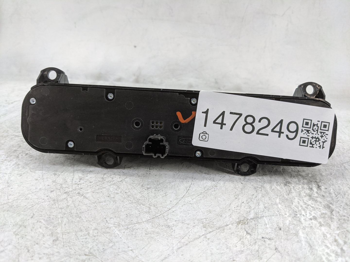 Ford Transit 150 Radio Control Panel 1478249 - Oemusedautoparts1.com