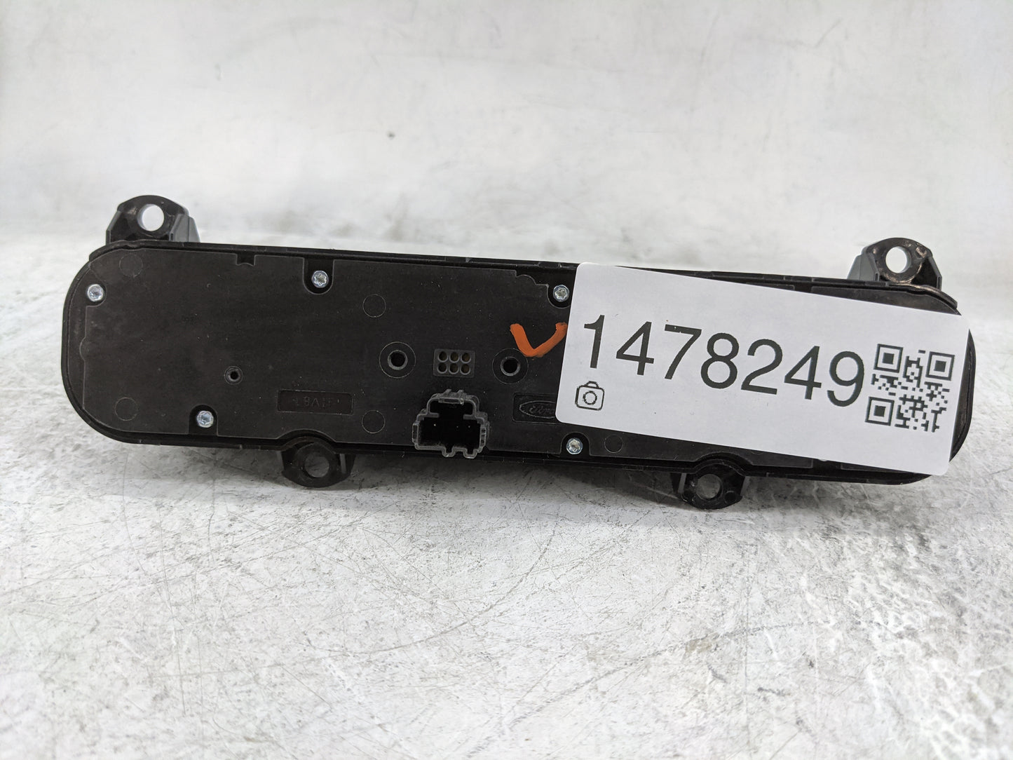 Ford Transit 150 Radio Control Panel 1478249 - Oemusedautoparts1.com