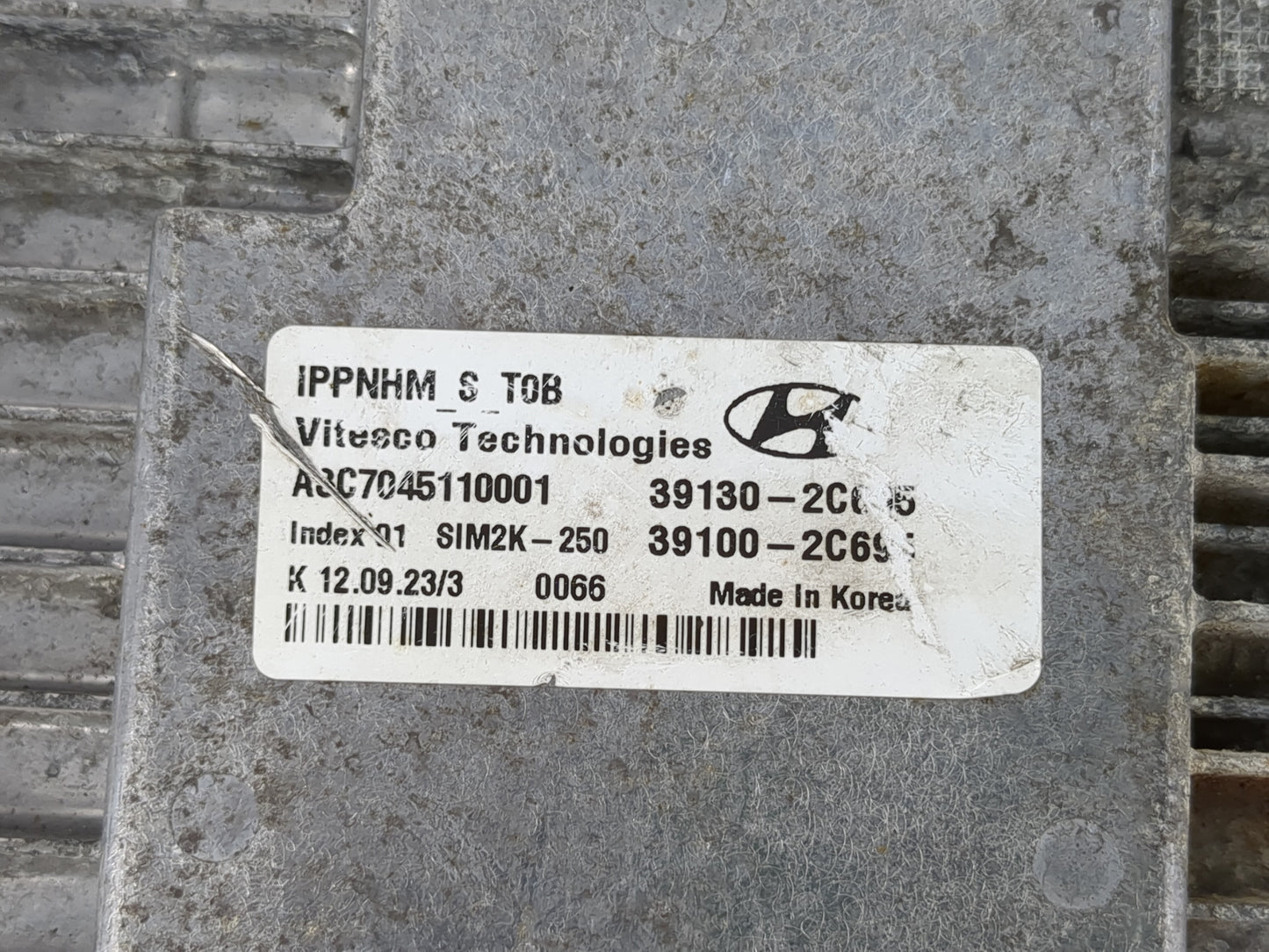 2023 Genesis G70 PCM Engine Control Computer ECU ECM PCU OEM P/N:39130-2C695 Fits OEM Used Auto Parts - Oemusedautoparts1.co