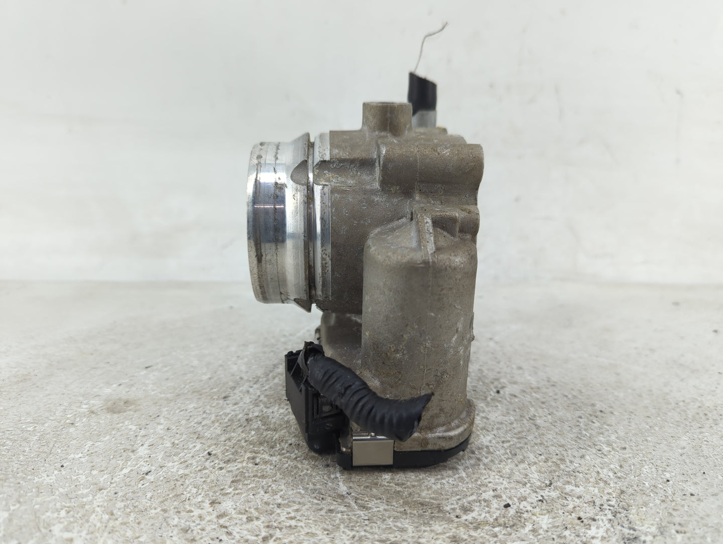 2023 Genesis G70 Throttle Body P/N:35100-2C900 Fits OEM Used Auto Parts - Oemusedautoparts1.com