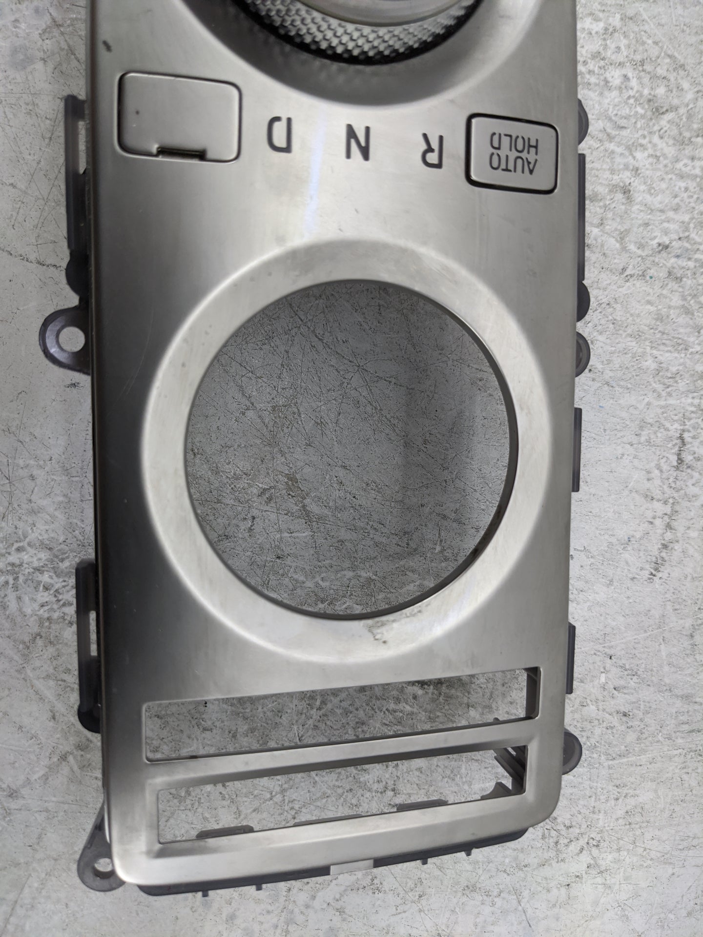 2023 Genesis G80 Floor Console Assembly Shifter Silver - Oemusedautoparts1.com