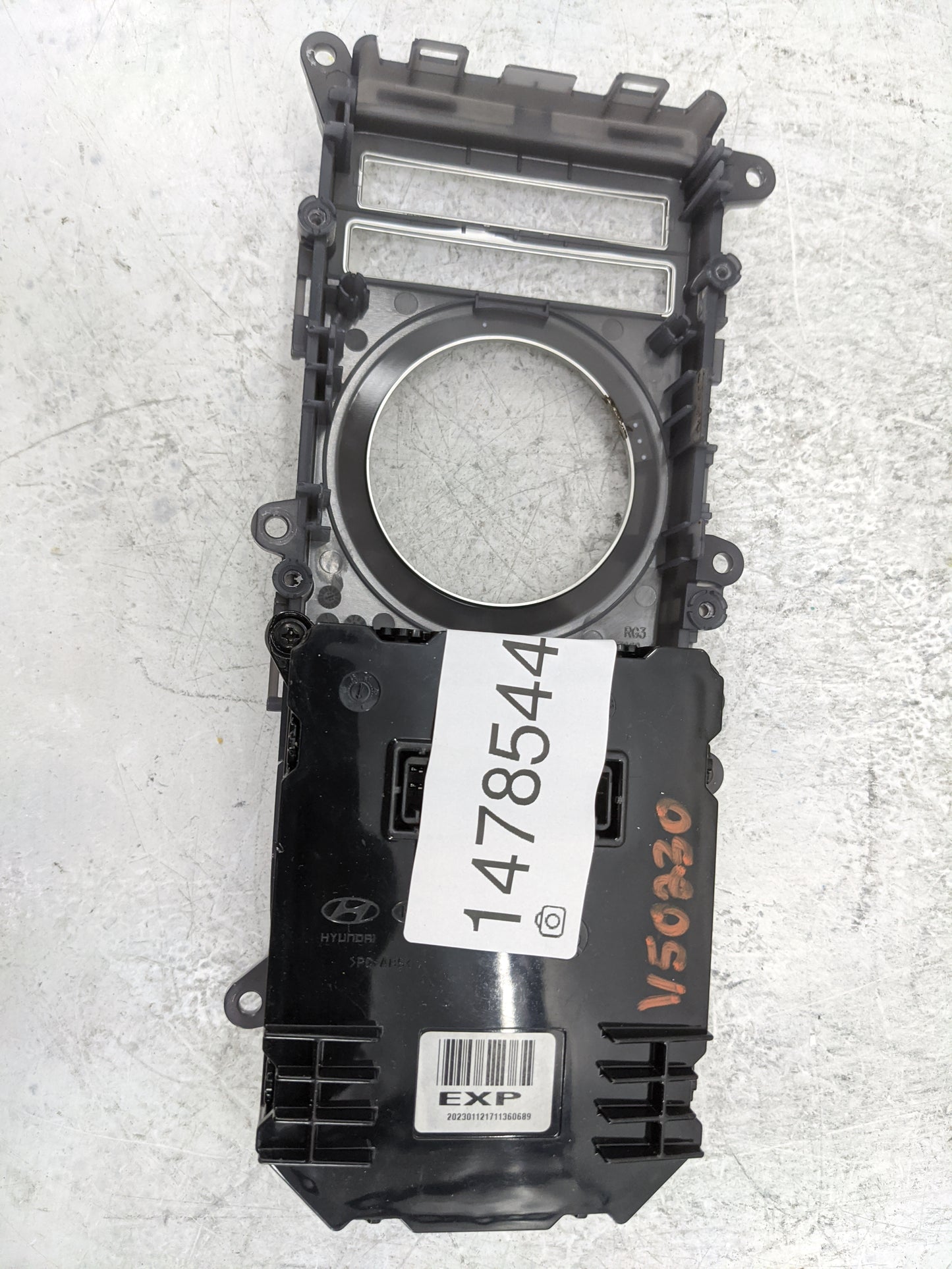 2023 Genesis G80 Floor Console Assembly Shifter Silver - Oemusedautoparts1.com
