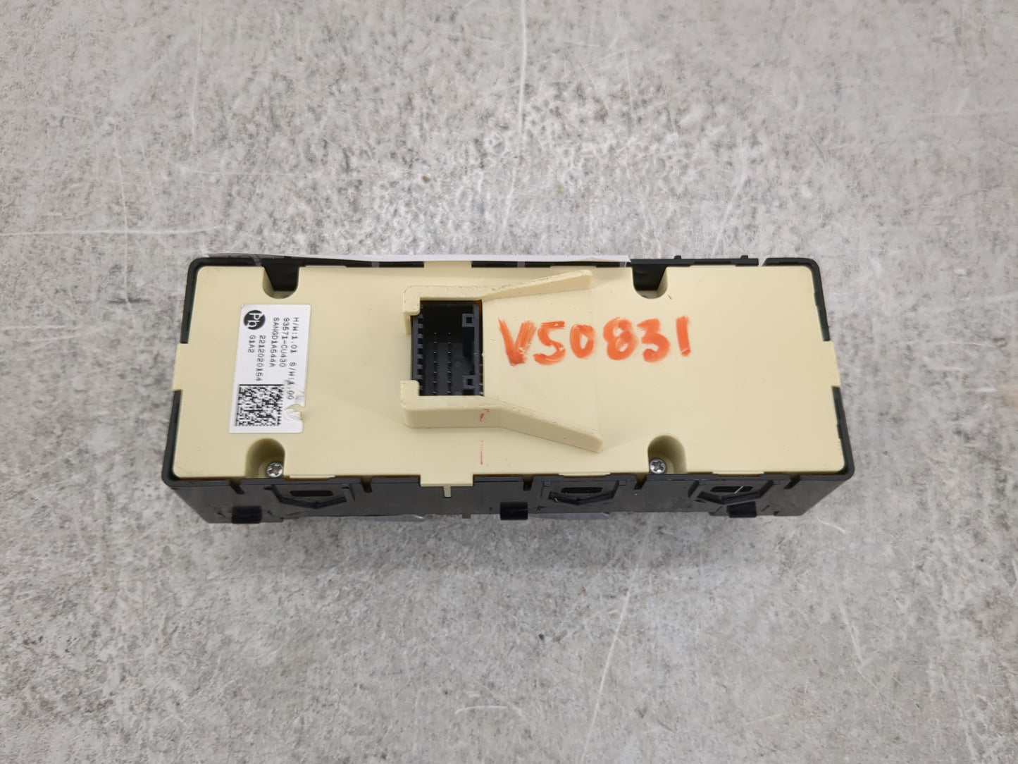 2023 Genesis Gv60 Master Power Window Switch Replacement Driver Side Left P/N:93571-CU430 SANGD1A544A Fits OEM Used Auto Par