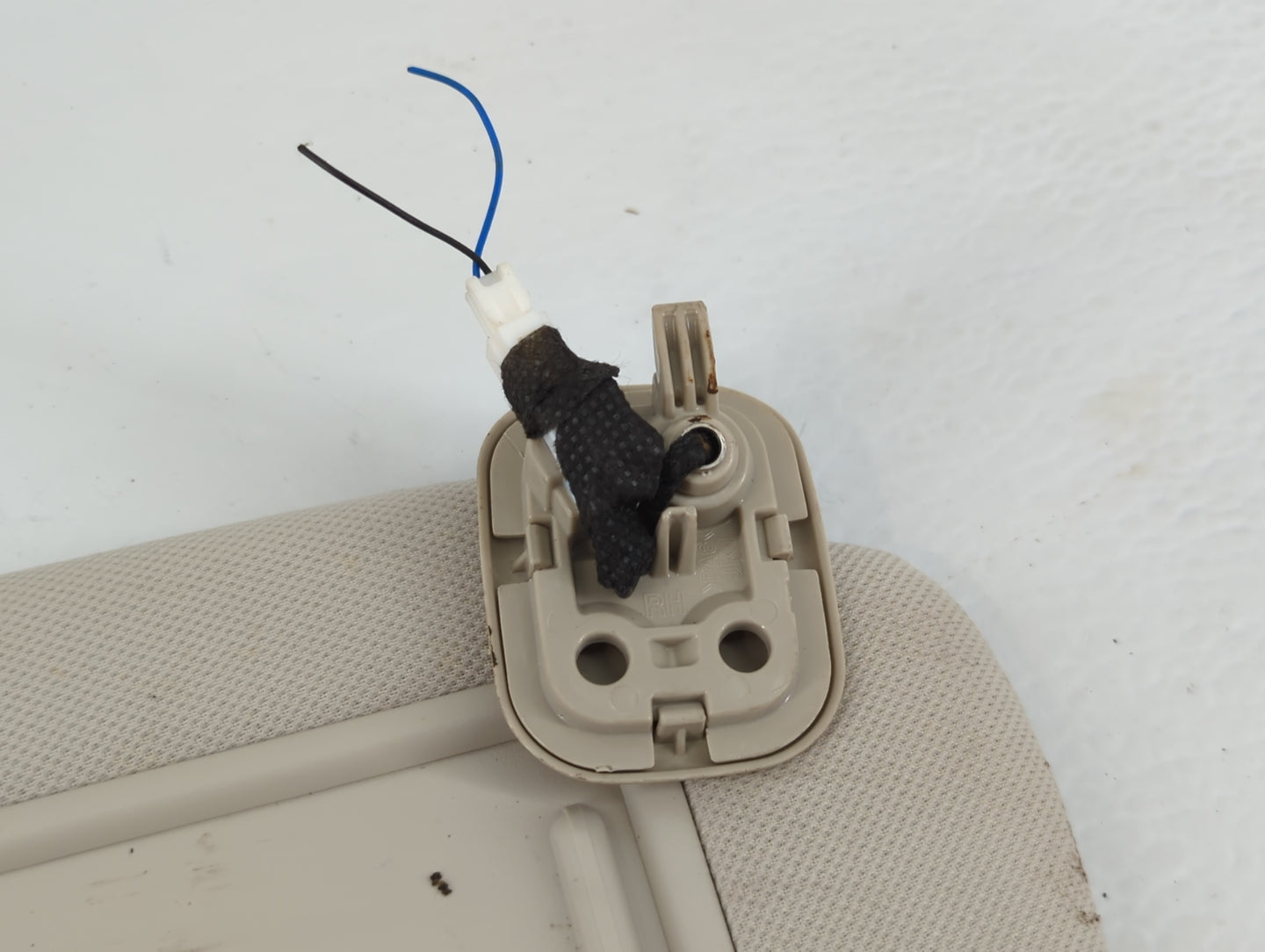 2023 Genesis Gv70 Sun Visor Shade Replacement Driver Left Mirror Fits OEM Used Auto Parts - Oemusedautoparts1.com