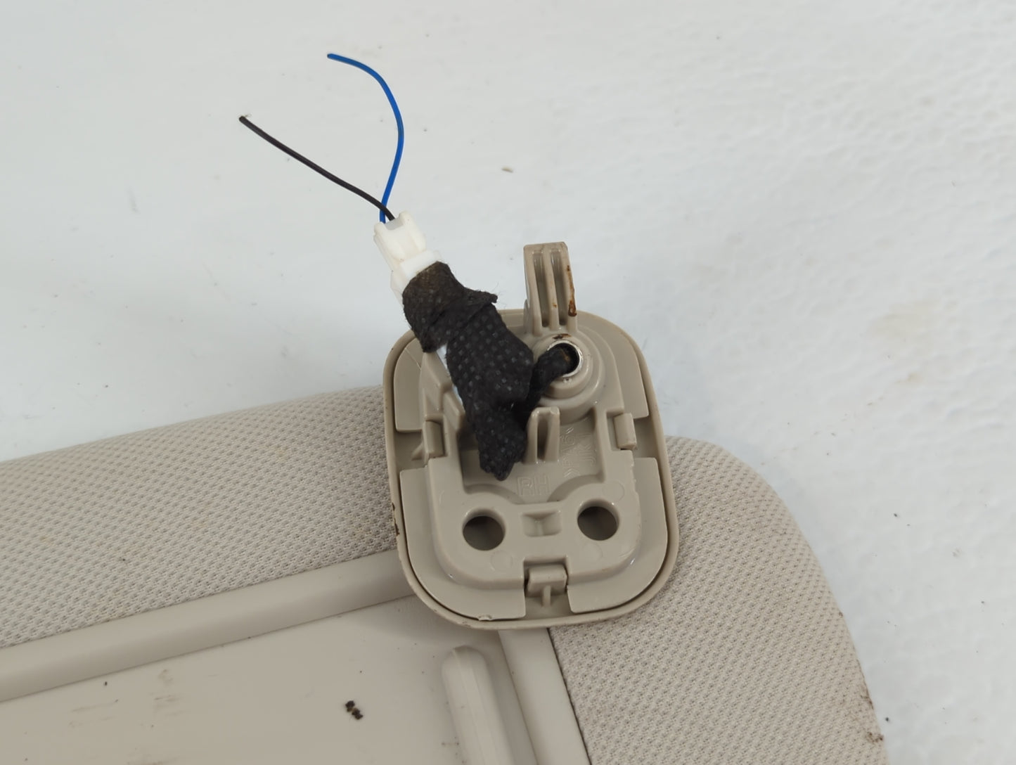 2023 Genesis Gv70 Sun Visor Shade Replacement Driver Left Mirror Fits OEM Used Auto Parts - Oemusedautoparts1.com