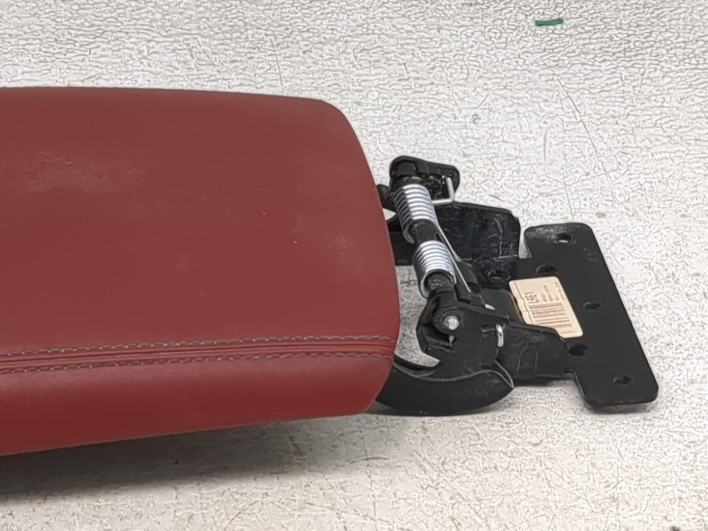 2023 Genesis Gv70 Center Console Armrest Cover Lid P/N:84660-AR000 Fits OEM Used Auto Parts - Oemusedautoparts1.com
