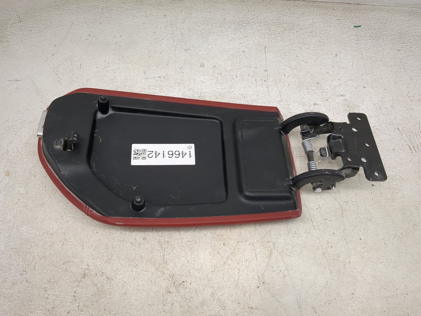 2023 Genesis Gv70 Center Console Armrest Cover Lid P/N:84660-AR000 Fits OEM Used Auto Parts - Oemusedautoparts1.com