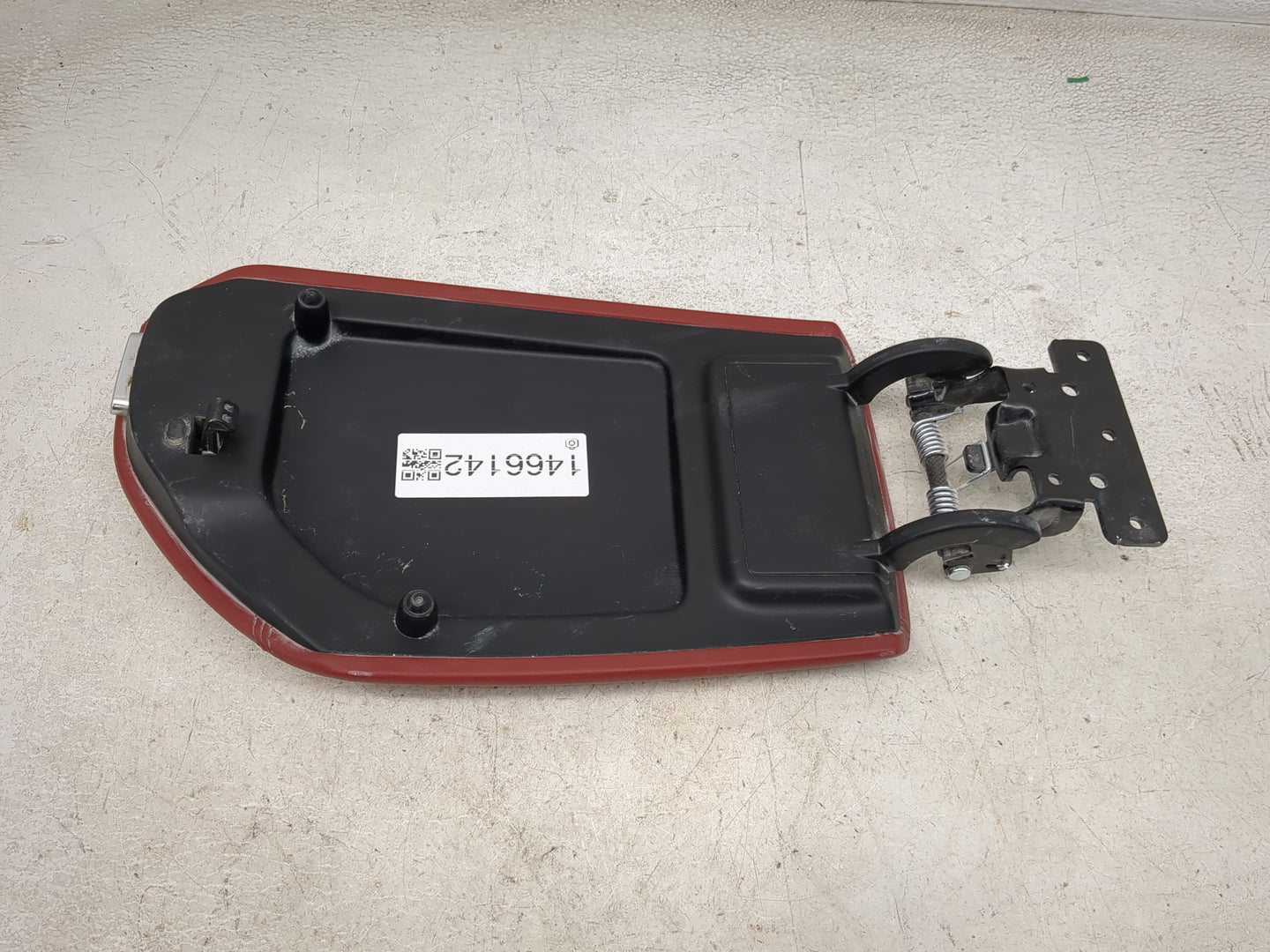 2023 Genesis Gv70 Center Console Armrest Cover Lid P/N:84660-AR000 Fits OEM Used Auto Parts - Oemusedautoparts1.com