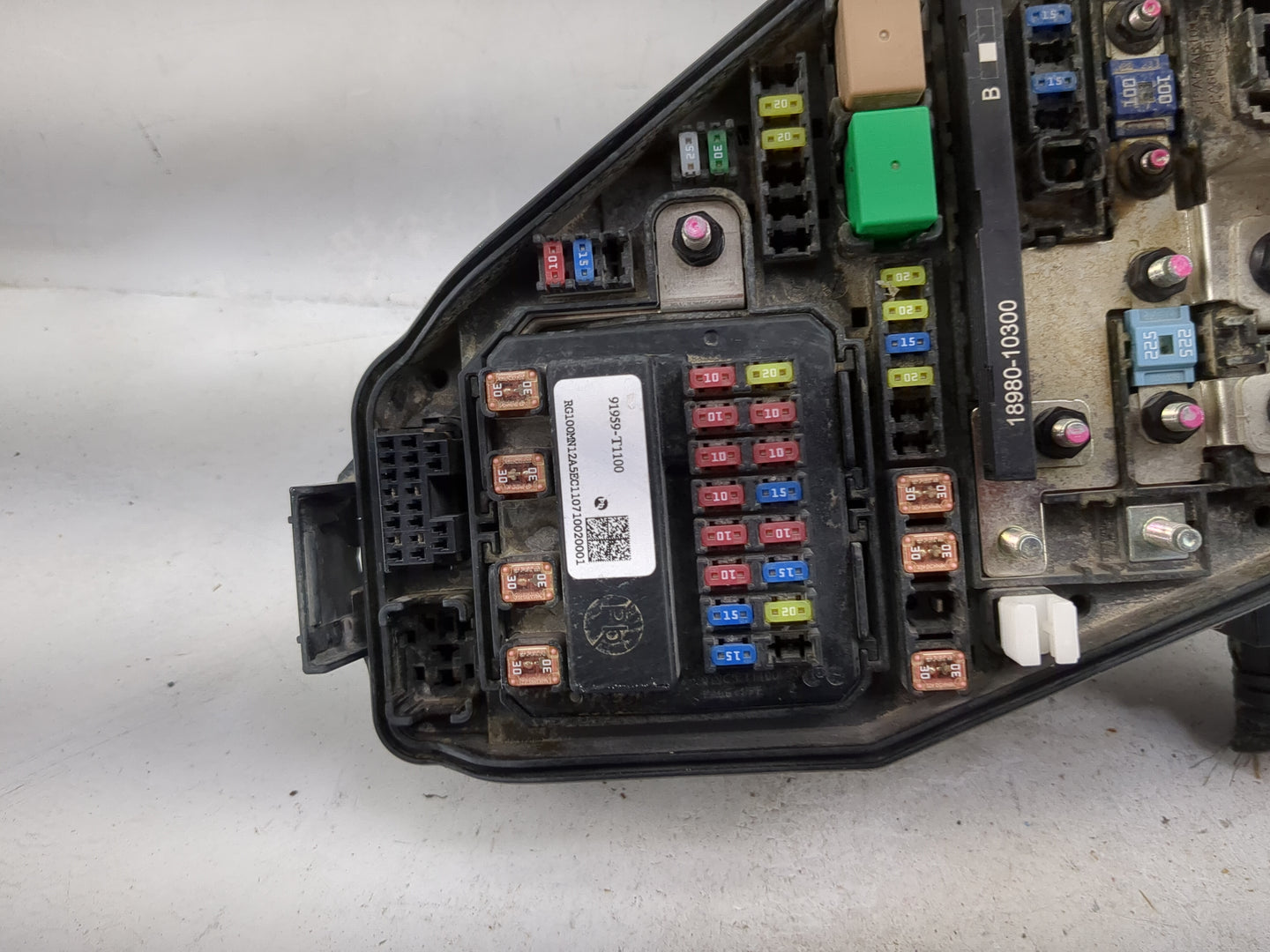 2023 Genesis Gv70 Fusebox Fuse Box Panel Relay Module P/N:18980-10300 91400-AR170 Fits OEM Used Auto Parts - Oemusedautopart