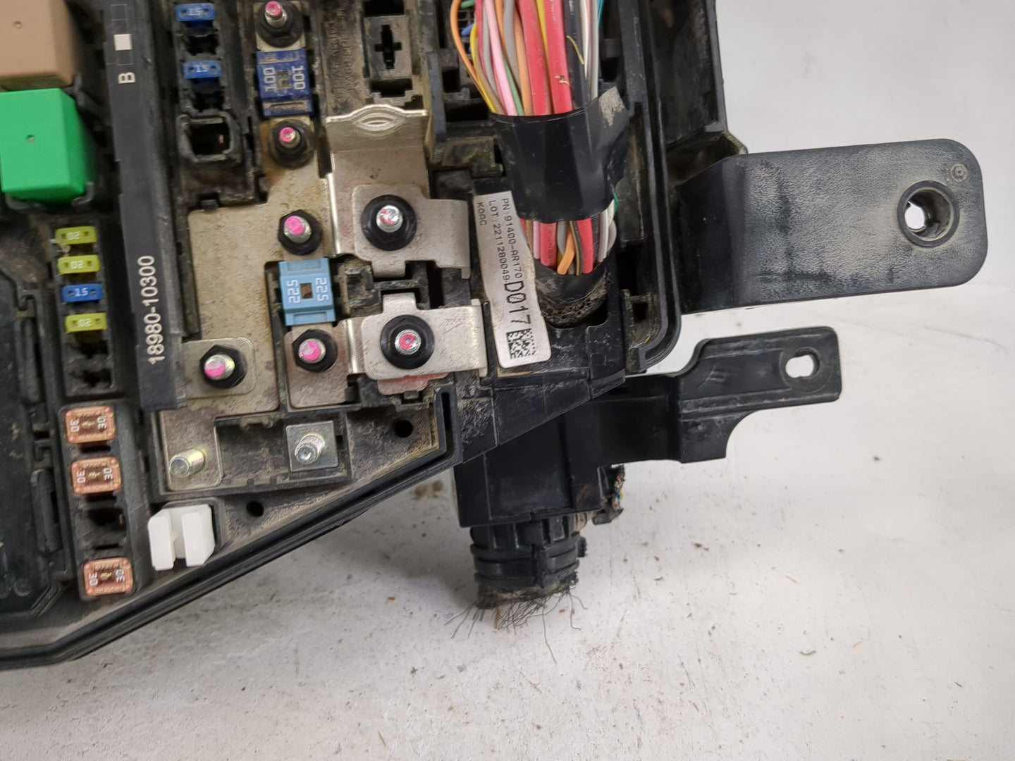 2023 Genesis Gv70 Fusebox Fuse Box Panel Relay Module P/N:18980-10300 91400-AR170 Fits OEM Used Auto Parts - Oemusedautopart