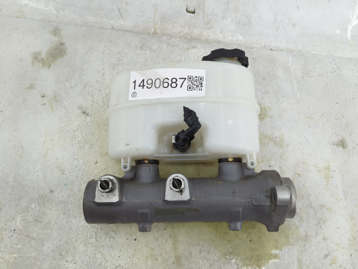 2019-2019 Gmc Savana 2500 Brake Master Cylinder - Oemusedautoparts1.com
