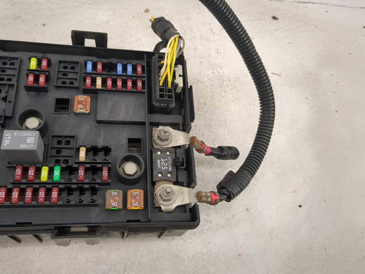 2023 Gmc Savana 2500 Fusebox Fuse Box Panel Relay Module P/N:85536666 85114017, 13500114 Fits OEM Used Auto Parts - Oemuseda
