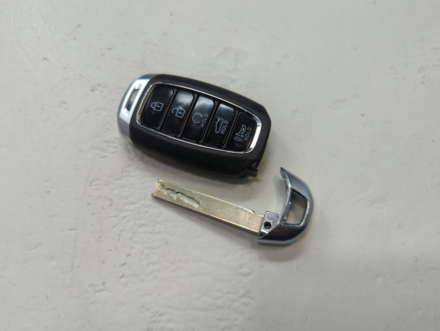 Hyundai Elantra Keyless Entry Remote Fob NYOMBEC5FOB2004 5 buttons - Oemusedautoparts1.com