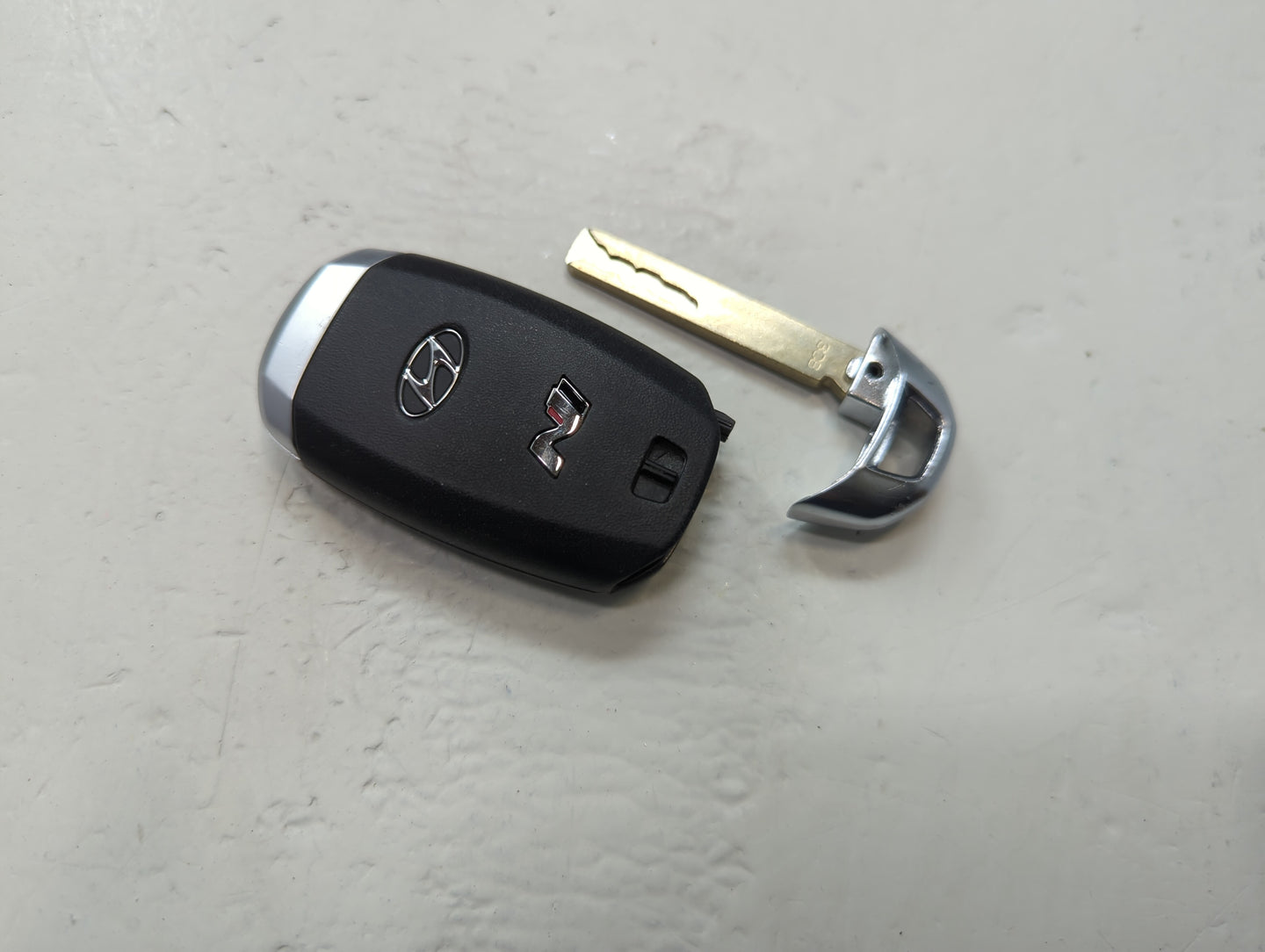 Hyundai Elantra Keyless Entry Remote Fob NYOMBEC5FOB2004 5 buttons - Oemusedautoparts1.com