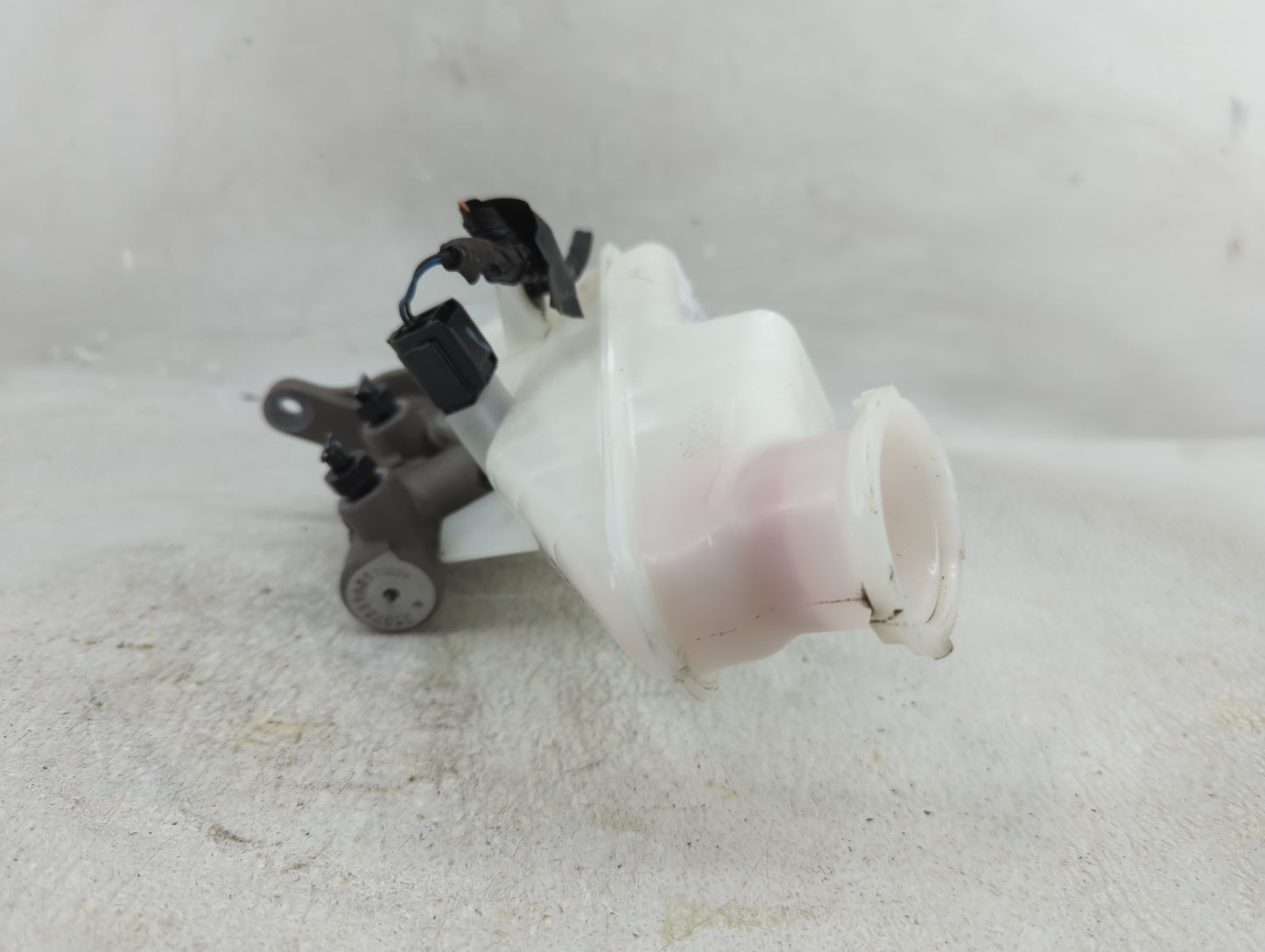 2023 Hyundai Elantra Brake Master Cylinder 1276280 - Oemusedautoparts1.com