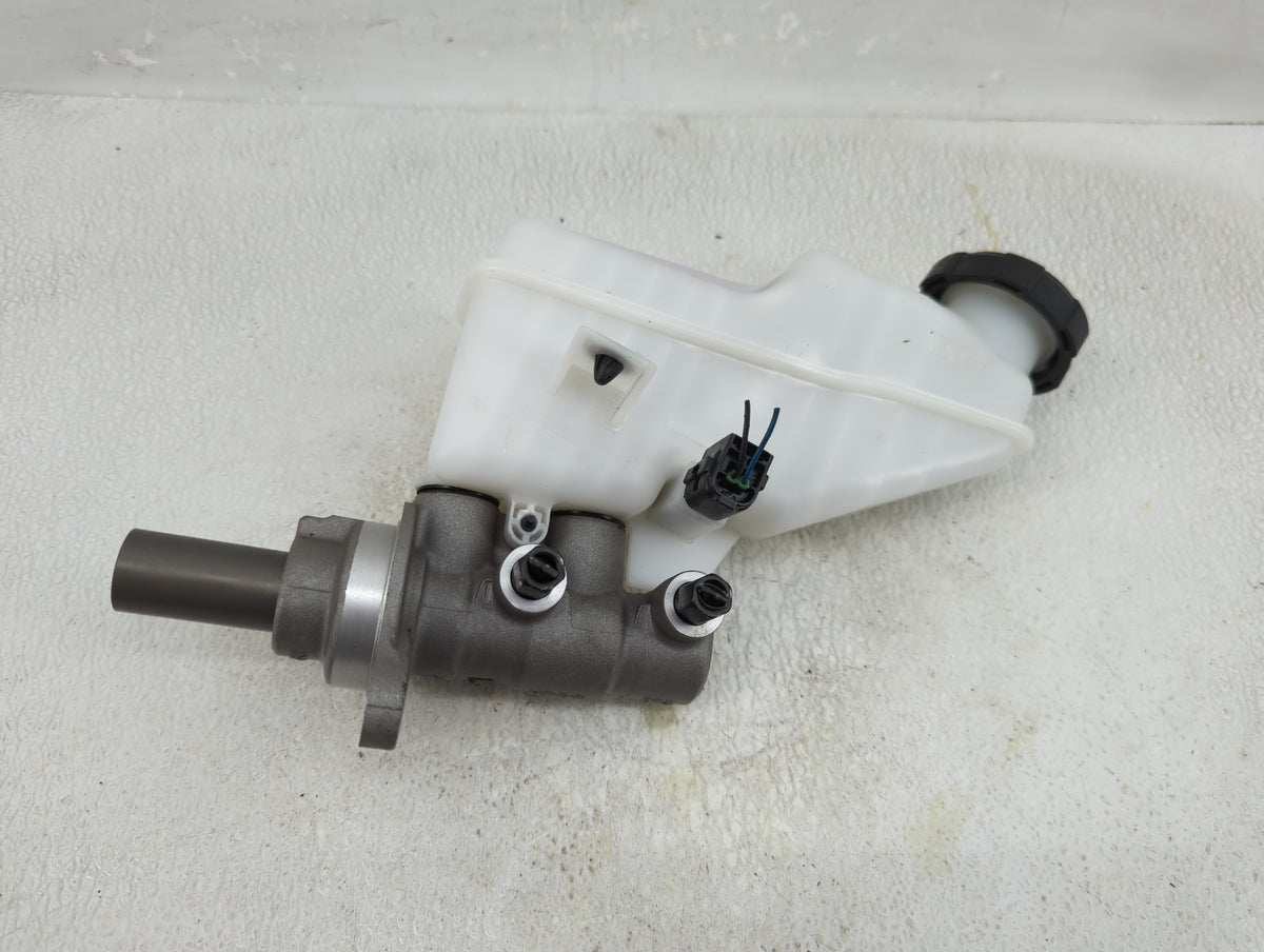 2023 Hyundai Elantra Brake Master Cylinder 1276570 - Oemusedautoparts1.com