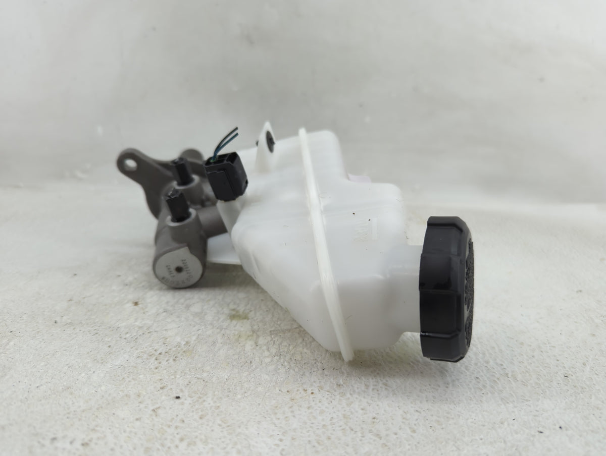 2023 Hyundai Elantra Brake Master Cylinder 1276570 - Oemusedautoparts1.com