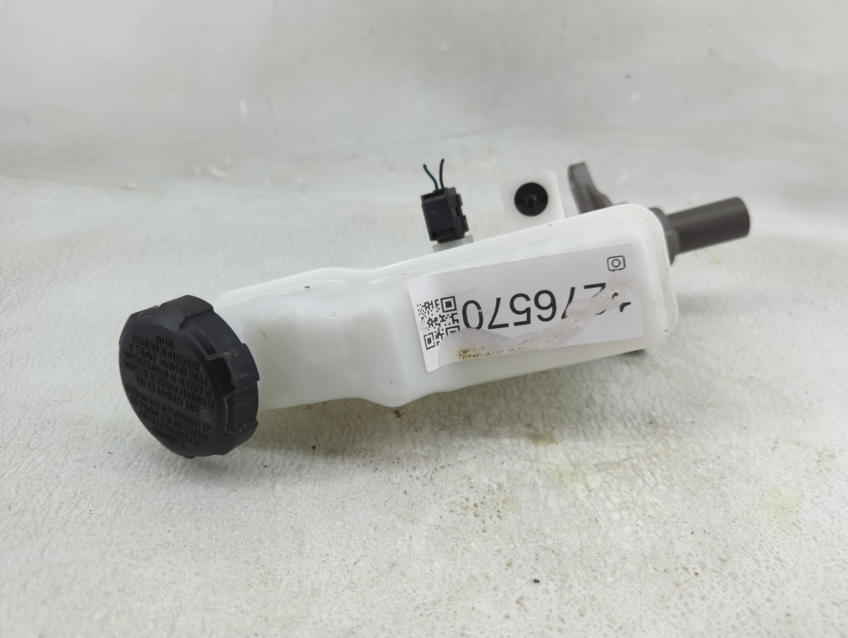 2023 Hyundai Elantra Brake Master Cylinder 1276570 - Oemusedautoparts1.com