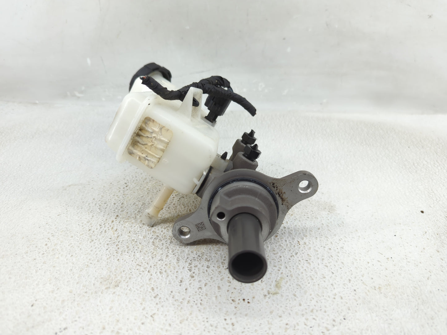 2023 Hyundai Elantra Brake Master Cylinder 1277637 - Oemusedautoparts1.com