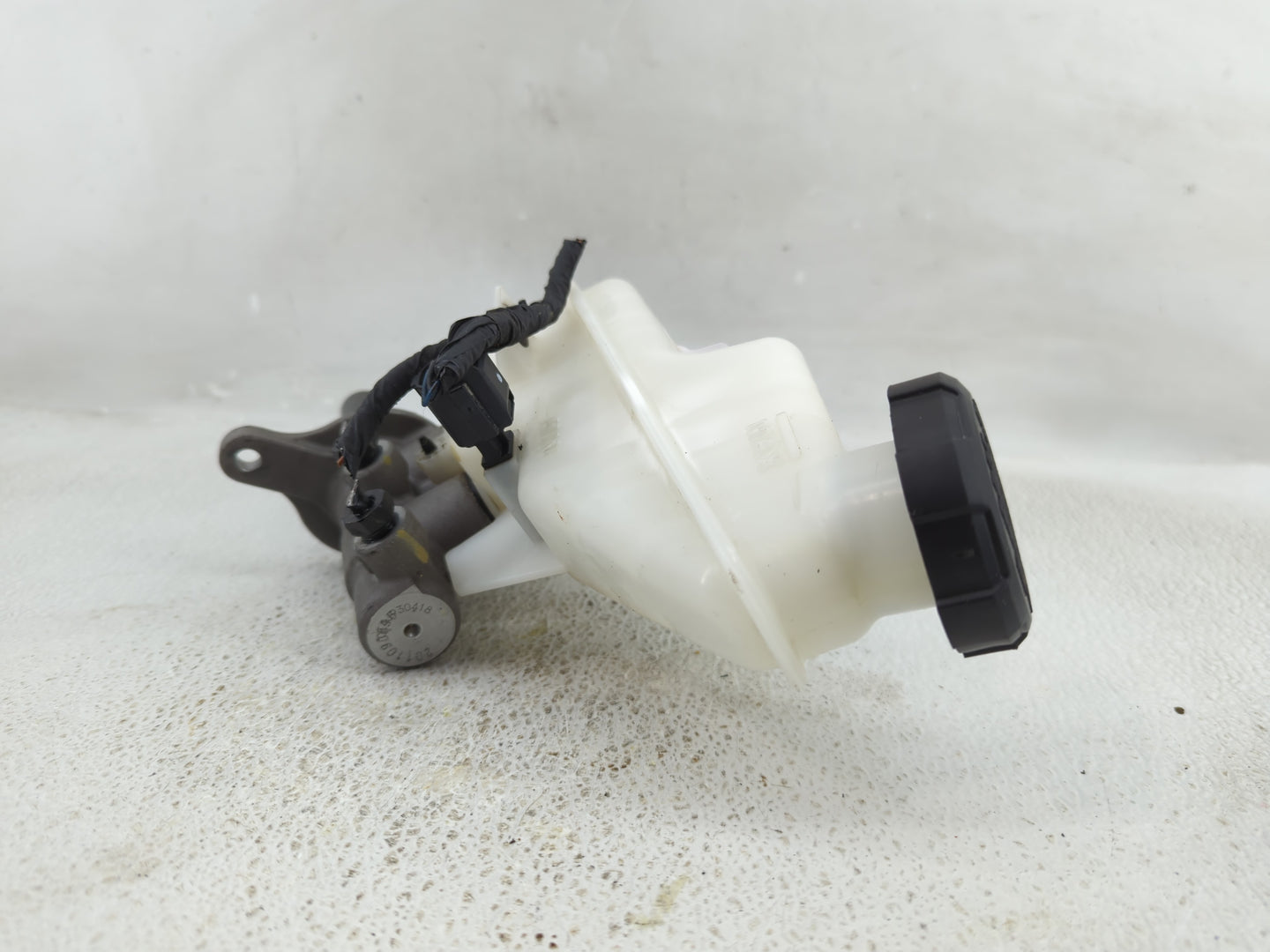 2023 Hyundai Elantra Brake Master Cylinder 1277637 - Oemusedautoparts1.com