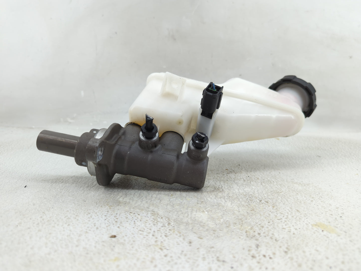 2023 Hyundai Elantra Brake Master Cylinder 1277859 - Oemusedautoparts1.com